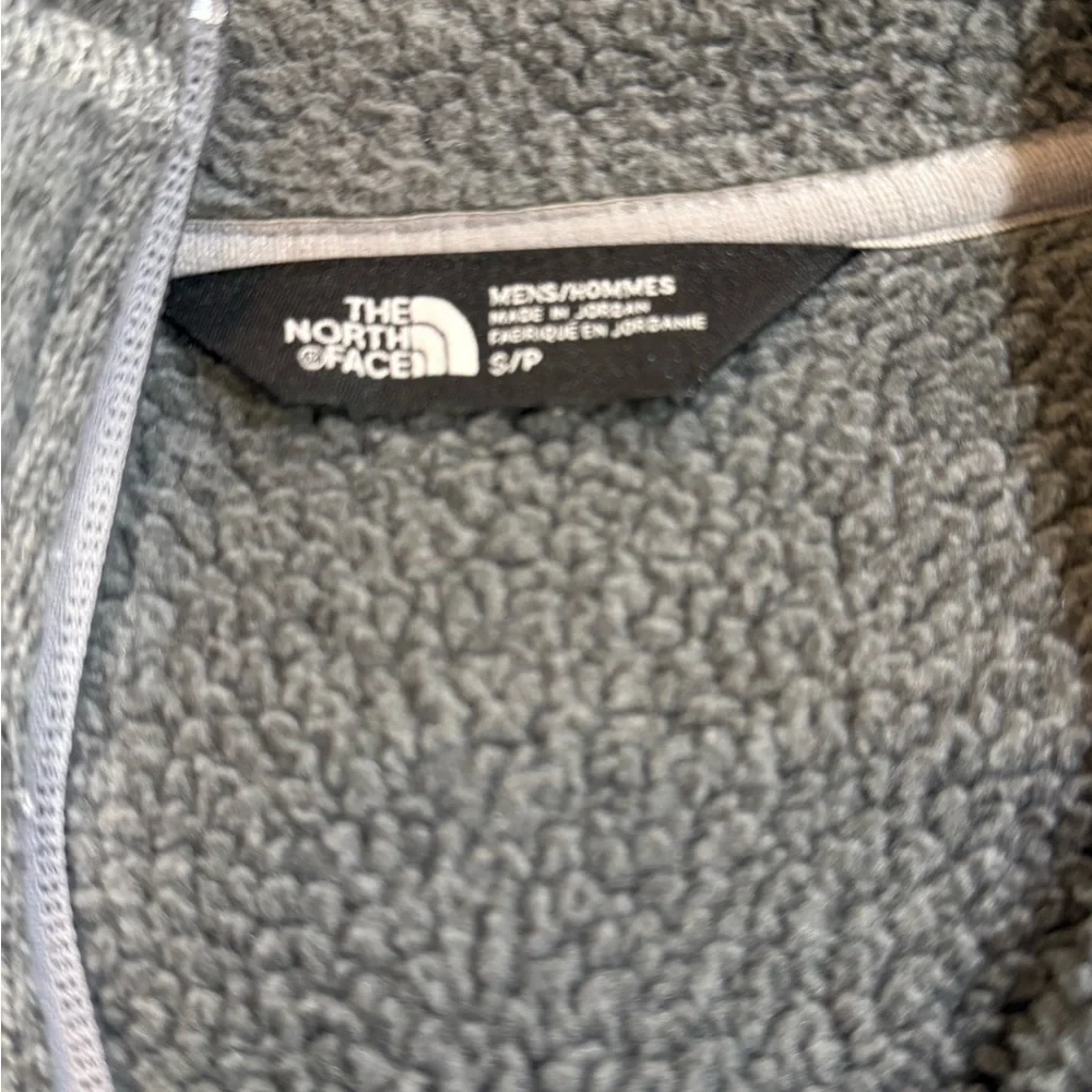 Men’s NORTH FACE Gordon’s Lyons 1/4 zip heathered grey pullover- Size Small